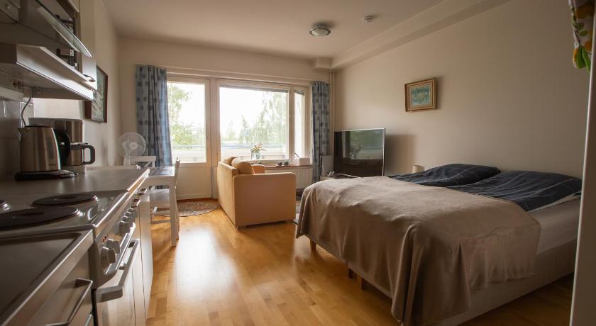 Lil Haven Cozy Studio with Sauna, Glassed Balcony and Free Parking