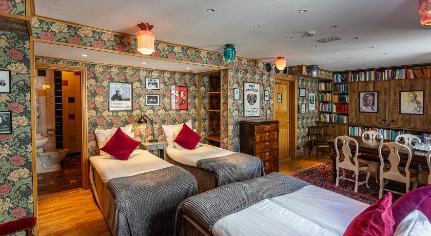Image of Family Room 1