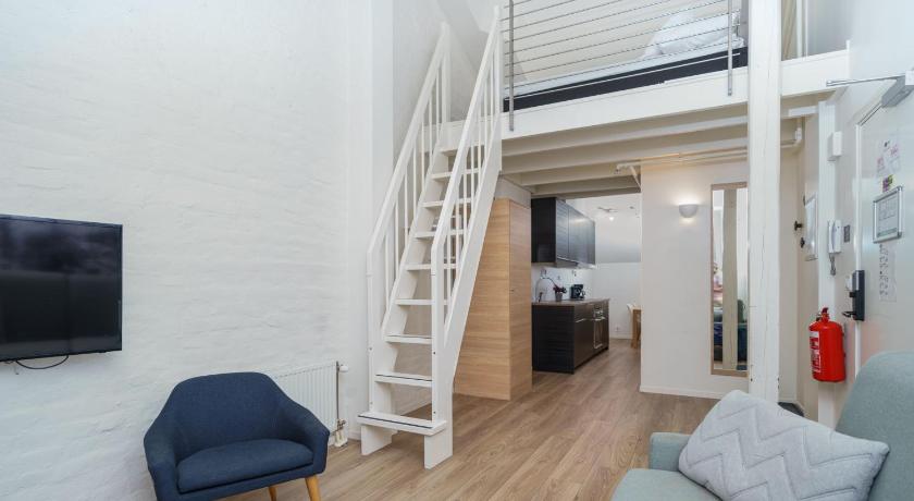 Image of Apartment with Balcony 3