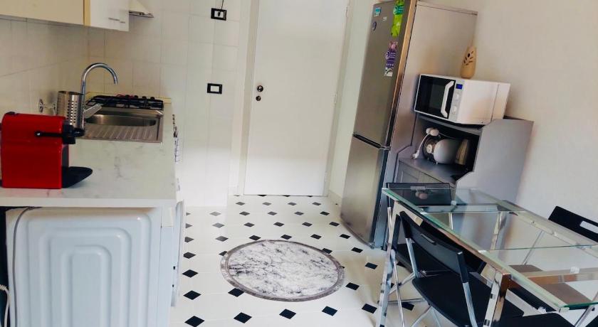 Cozy 2 bedroom flat 5 minutes walk from station