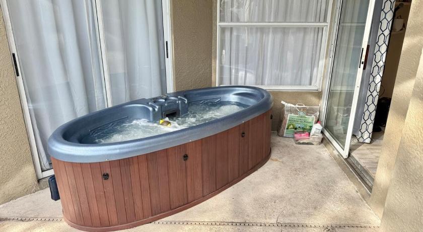 Brandon (FL) Spacious House with Pool and Hot Tub near Tampa 4-Star Accommodation amenity