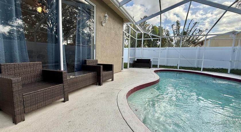 Brandon (FL) Spacious House with Pool and Hot Tub near Tampa 4-Star Accommodation lobby
