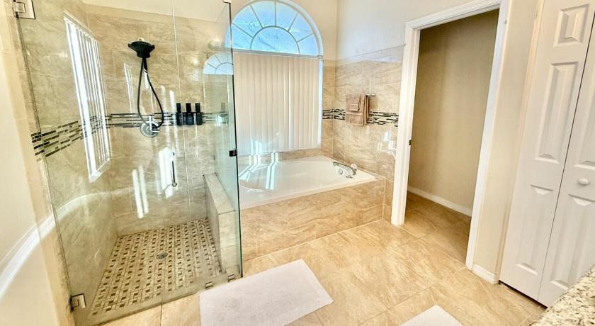 Brandon (FL) Spacious House with Pool and Hot Tub near Tampa 4-Star Accommodation suite