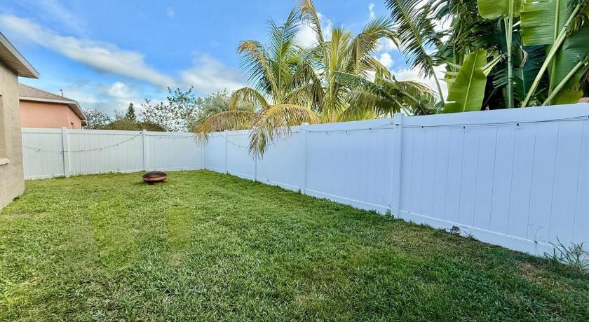 Brandon (FL) Spacious House with Pool and Hot Tub near Tampa 4-Star Accommodation suite