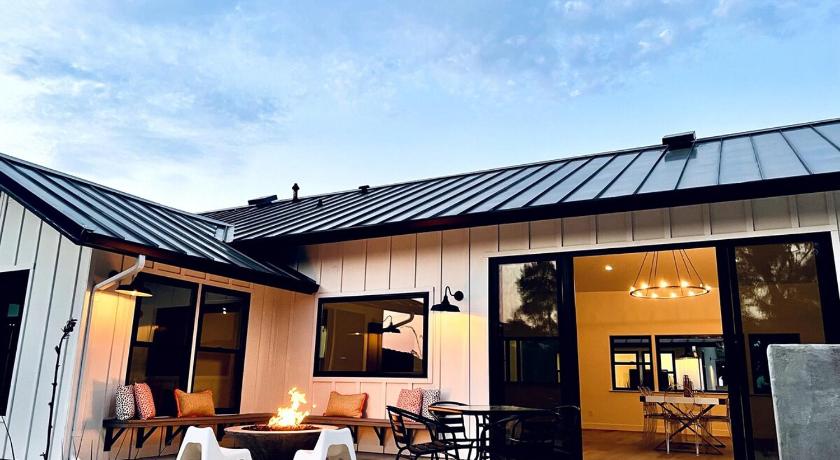 阿塔斯卡德罗 (CA) Sunset View Luxury Living on 5 Picturesque Acres 4星级 住宿 泳池
