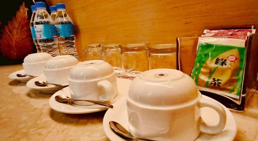 Image of Classic Quadruple - Pets Are Not Allowed 11