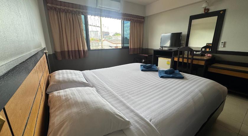 Image of Superior Double Bed 8