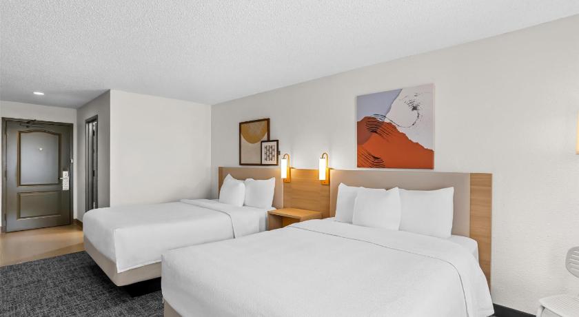 Image of 2 Queen Beds 1