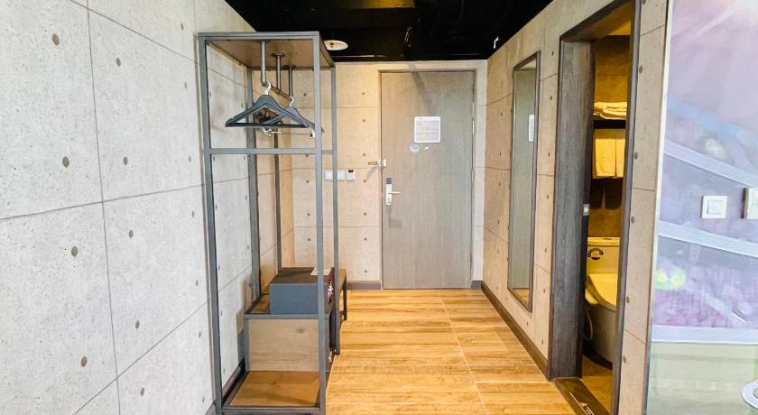 Image of Deluxe Suite 8