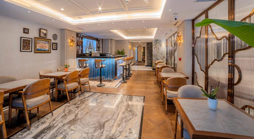 Grand Hilarium Hotel - image 3