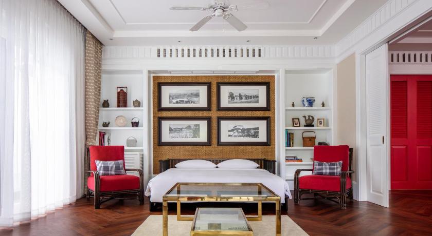 Image of Louis Lenowens Pool Suite 5