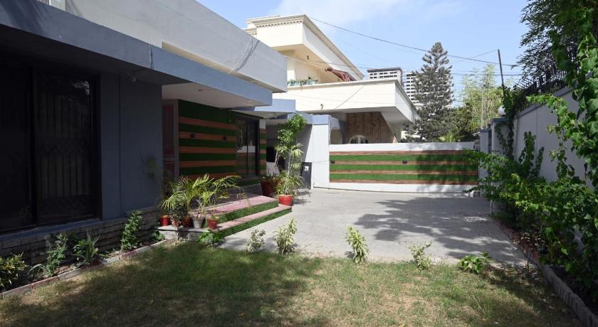 Clifton inn Guest HOUSE - image 2
