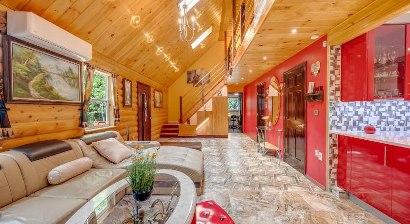 トビハンナ・タウンシップ Stunning! Pocono Escape! HotTub Sauna Pool Ski Pet-Friendly Firepit Game Room Fireplace BBQ Lakes Te 5つ星 宿泊施設 ロビー