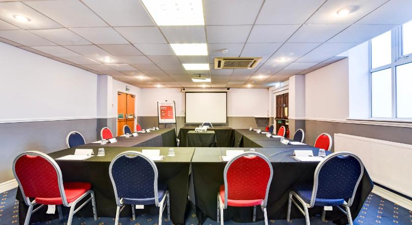 ダービー Aston Court Derby City Centre By Belvilla 3つ星 ホテル レストラン