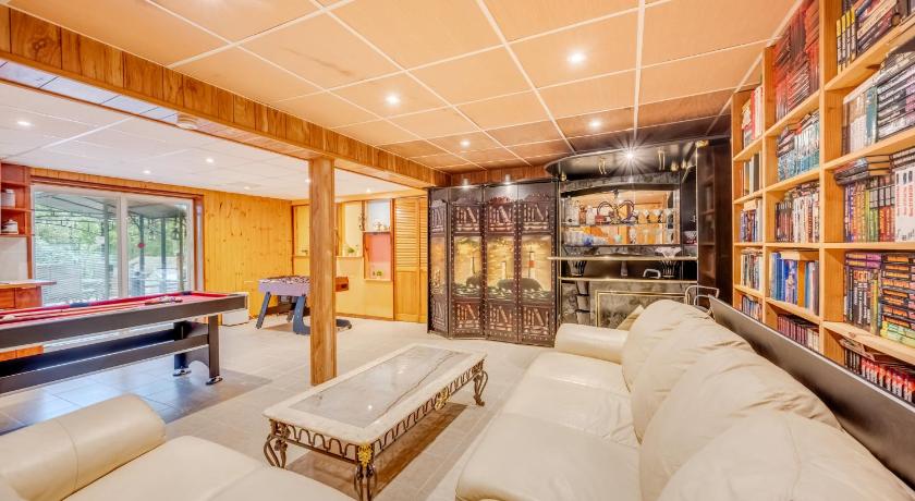 トビハンナ・タウンシップ Stunning! Pocono Escape! HotTub Sauna Pool Ski Pet-Friendly Firepit Game Room Fireplace BBQ Lakes Te 5つ星 宿泊施設 眺望