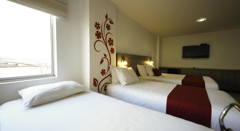 Image of Deluxe Family Room 4