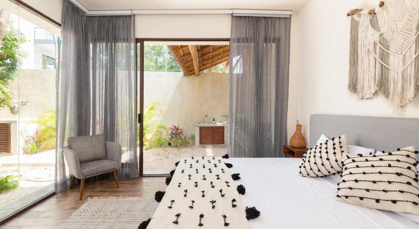UTSKIN By ZENDA - Luxury Villas & Private Pools