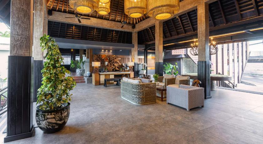 Lobi Villa Kayu Raja