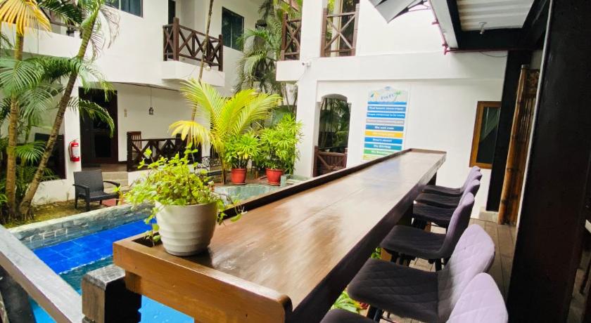 Boracay Nirvana Beach Resort 3-Star Hotel lobby