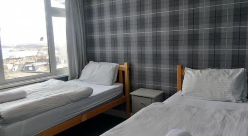 Image of Standard Twin Room with Shared Bathroom 0