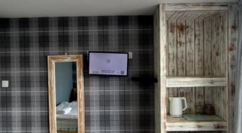 Image of Standard Twin Room with Shared Bathroom 1