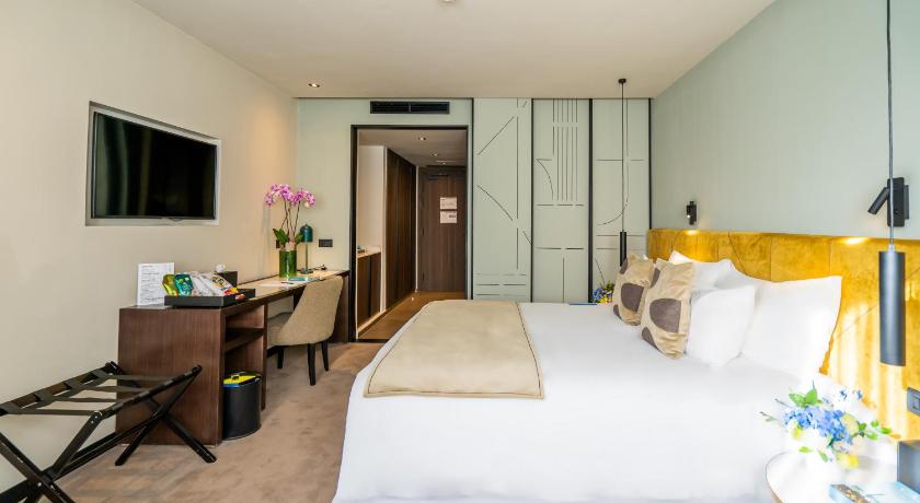 Image of Deluxe King Room 4