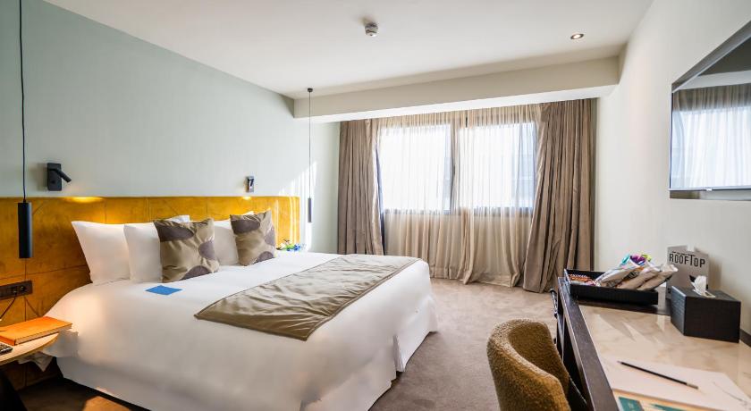 Image of Deluxe King Room 1