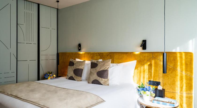 Image of Deluxe King Room 7