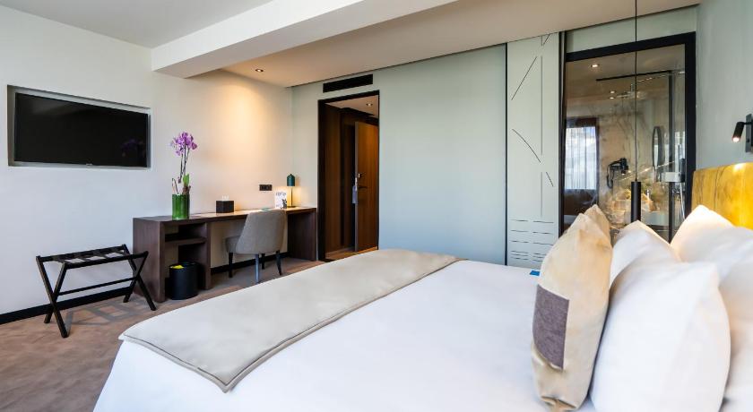 Image of Junior Suite 3