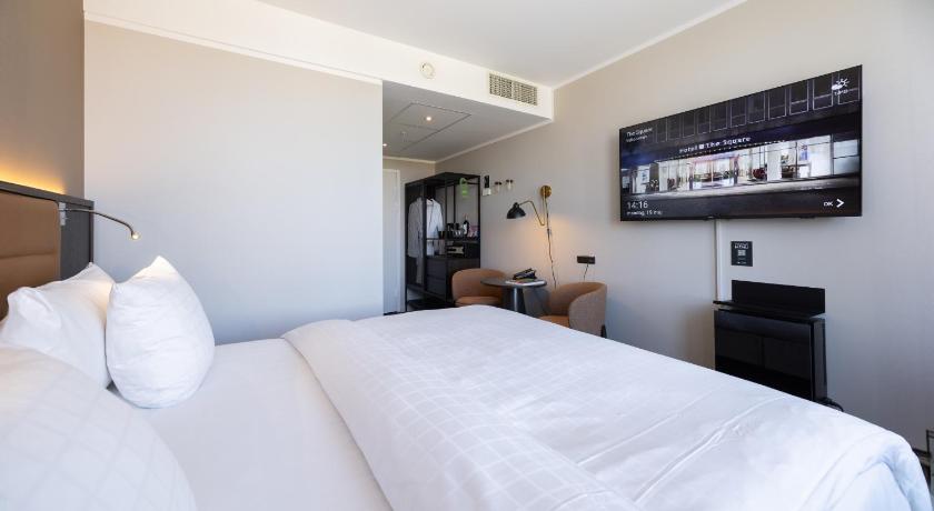 Image of Executive Double 9