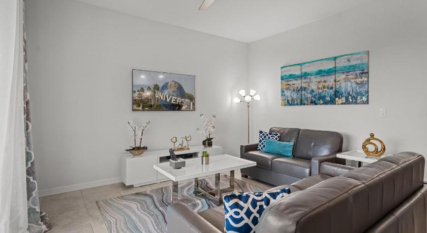 올랜도 (FL) Storey Lake condos by Une Homes 4성급 숙소 수영장