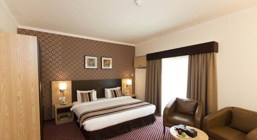 Fortune Karama Hotel - image 2