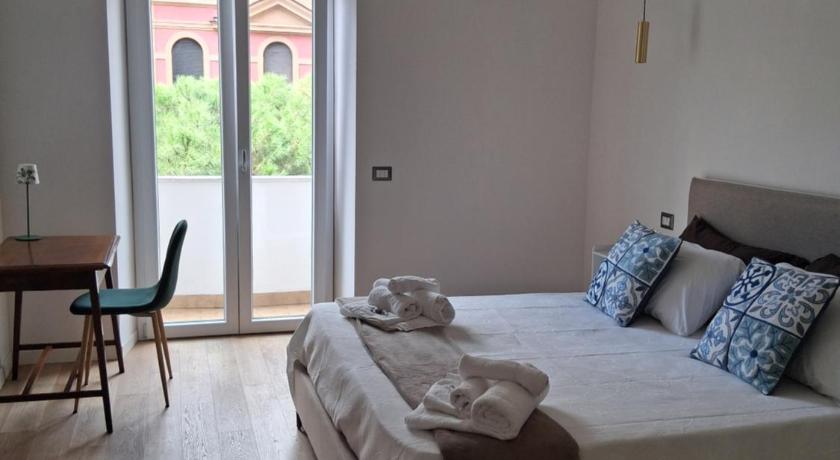 ローマ Golden Suite 4つ星 シングルルーム プール