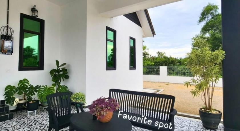 ドゥンゴン Rumah 618 Homestay Dungun 4つ星 ゲストハウス プール