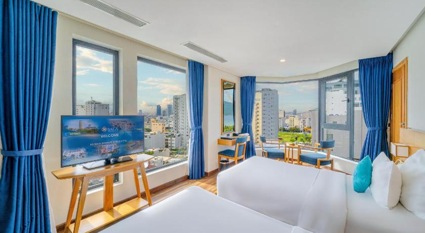 Image of 1 King 2 Twin Family Suite 0