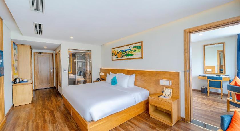 Image of 1 King 2 Twin Family Suite 5