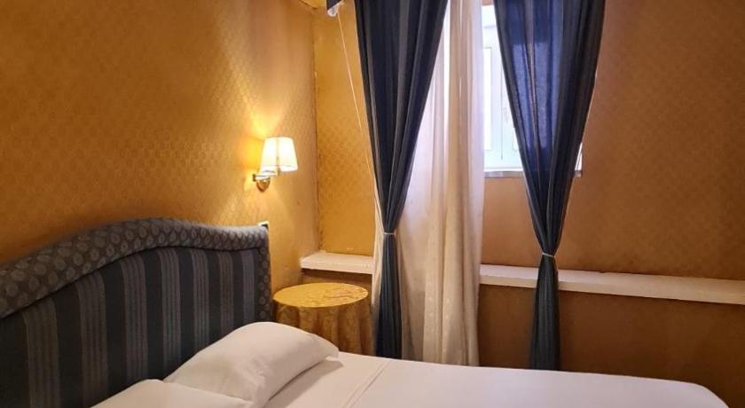 罗马 939 Hotel 3星级 酒店 泳池