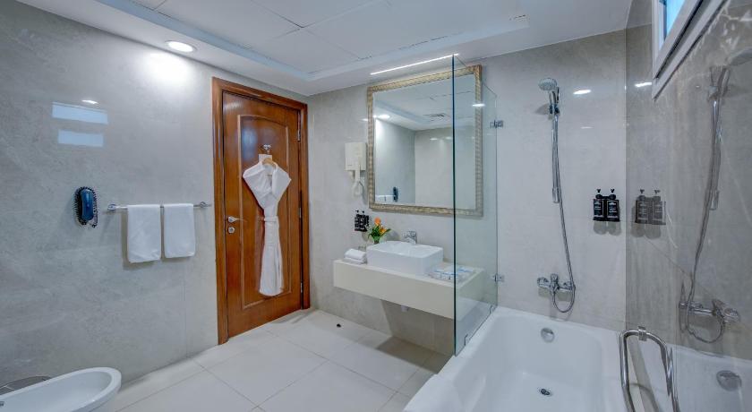 Image of 1 King Bed, Executive Mobility Accessible Room, Non-Smoking 6