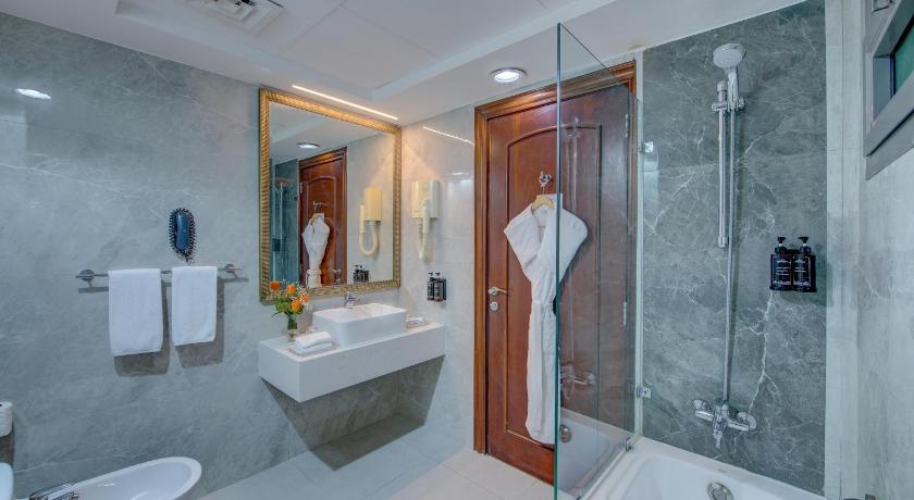 Image of 1 King Bed, Executive Mobility Accessible Room, Non-Smoking 2