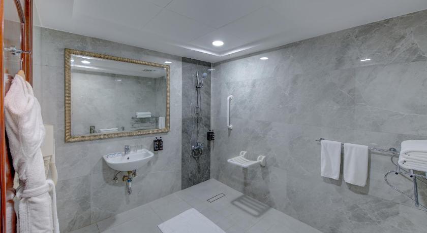 Image of 1 King Bed, Lotus Suite, Non-Smoking 9
