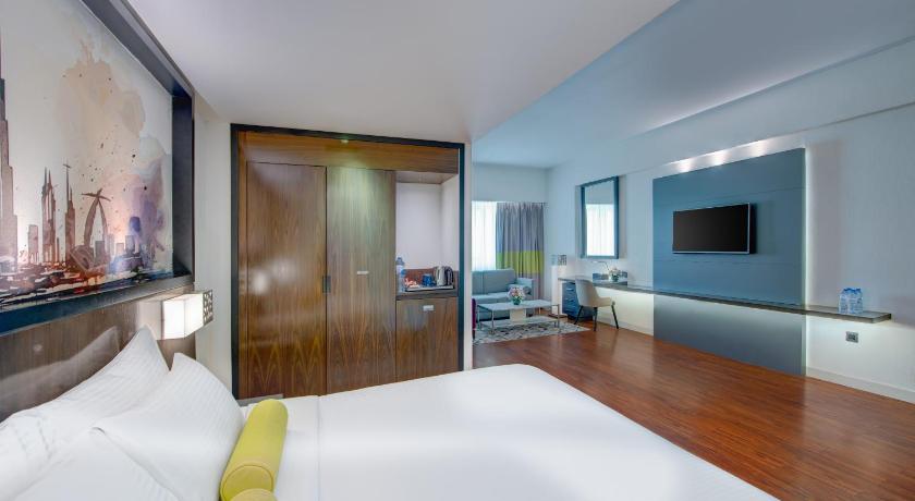 Image of 1 King Bed, Lotus Suite, Non-Smoking 3