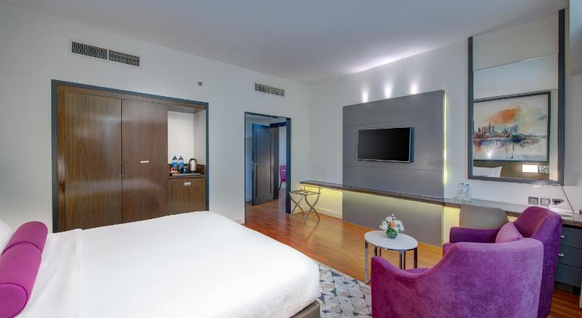 Image of 1 King Bed, Luxuria Suite, Non-Smoking 7