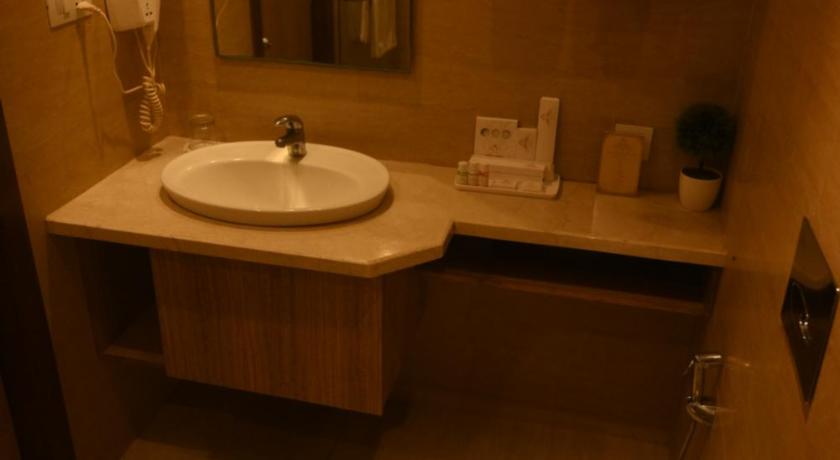 Image of Deluxe Double Room (2 Adults + 1 Child) 5