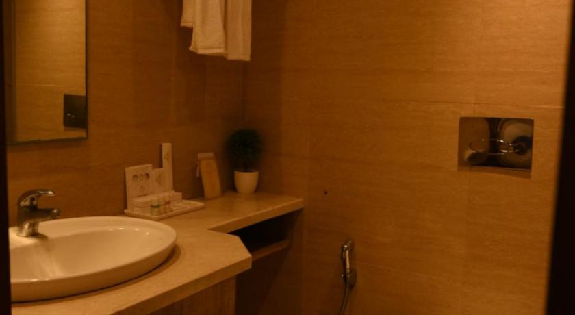 Image of Deluxe Double Room (2 Adults + 1 Child) 2
