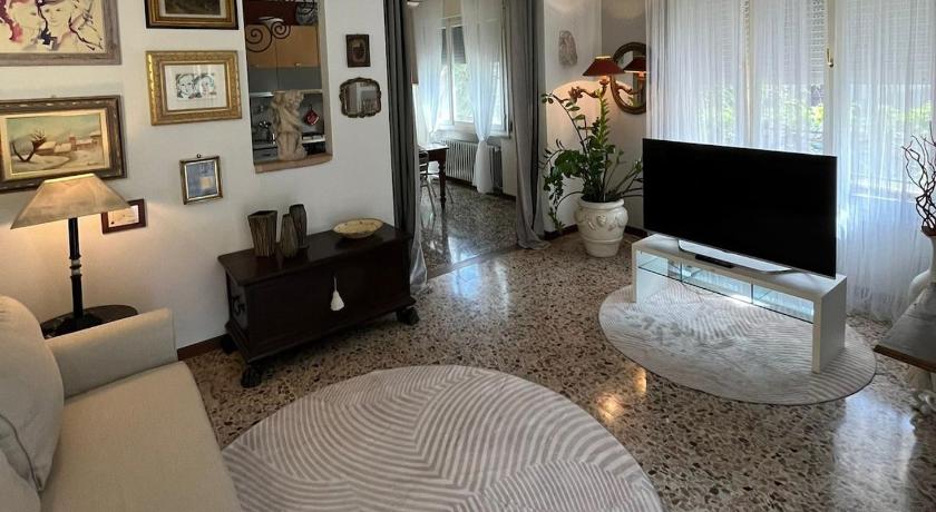 Homecoming apartment