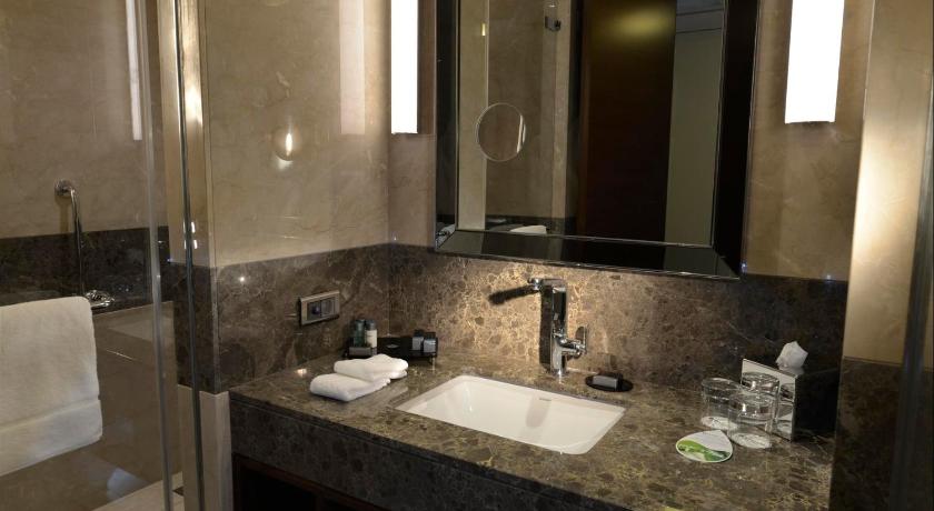 Image of Deluxe King Room 6