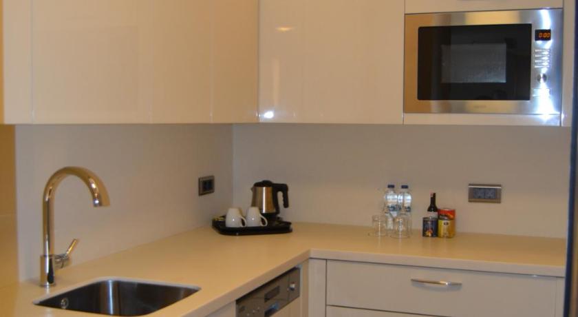 Image of Deluxe King Room 1