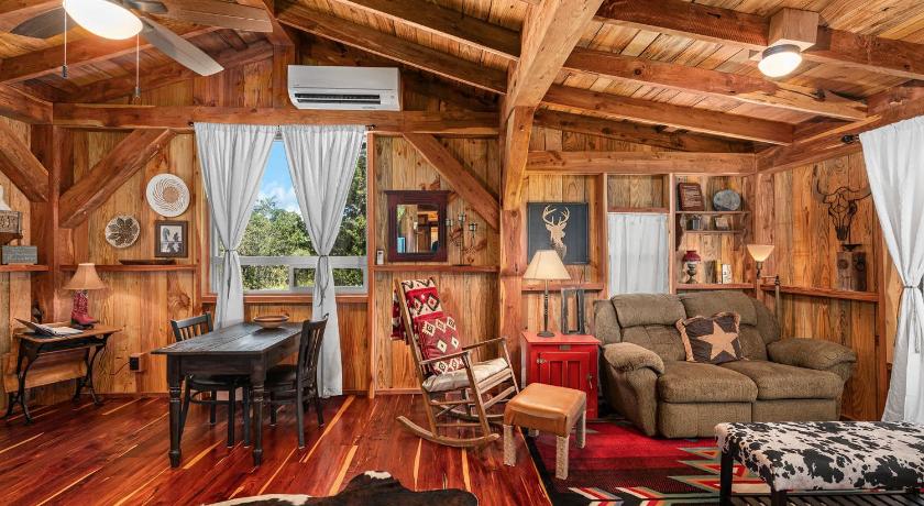 프레더릭스버그 (TX) Texas Saw Mill Cabin - Hot Tub & 10 Mins to Main St 4성급 숙소 객실