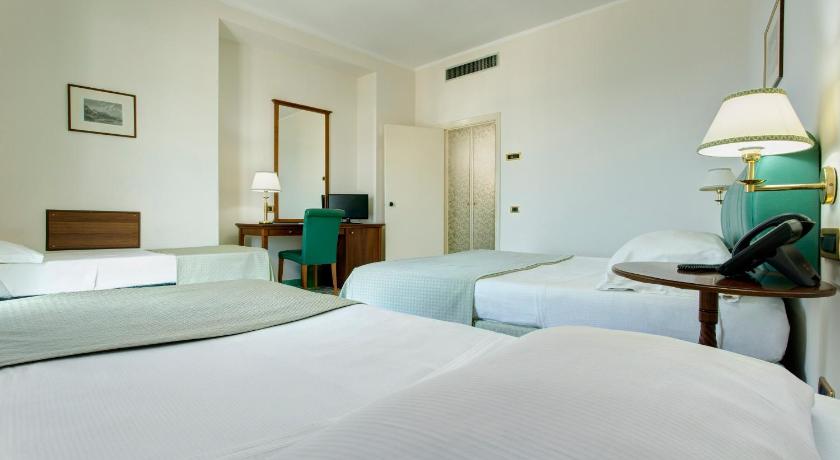 Lloyd'S Baia Hotel