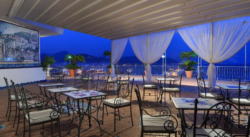 비에트리 술 마레 로이드'S 바이아 호텔 (Lloyd'S Baia Hotel) 4성급 호텔 외관